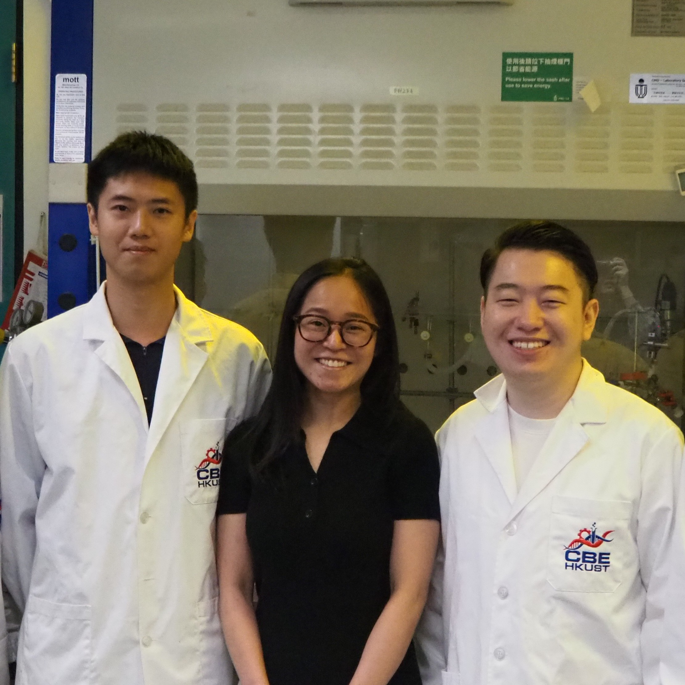 MSc students, Leizhen and Yulin, completed their thesis defense and graduated
